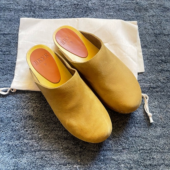 Bryr Clogs The Bean Monochrome in Yarrow 8 38 - Picture 4 of 11